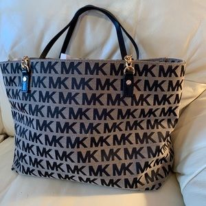 Michael Kors Signature Tote